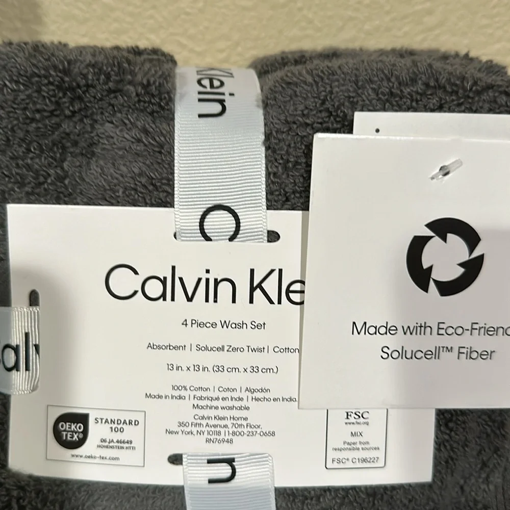 NWT Calvin Klein hand towels and washcloth set